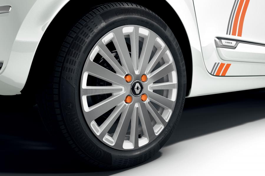 Колеса Renault Twingo Z.E. Vibes 2020 года  (фото 24 из 24)